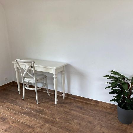 Rustig Appartement In Het Groen Met Terras Kontich Bagian luar foto