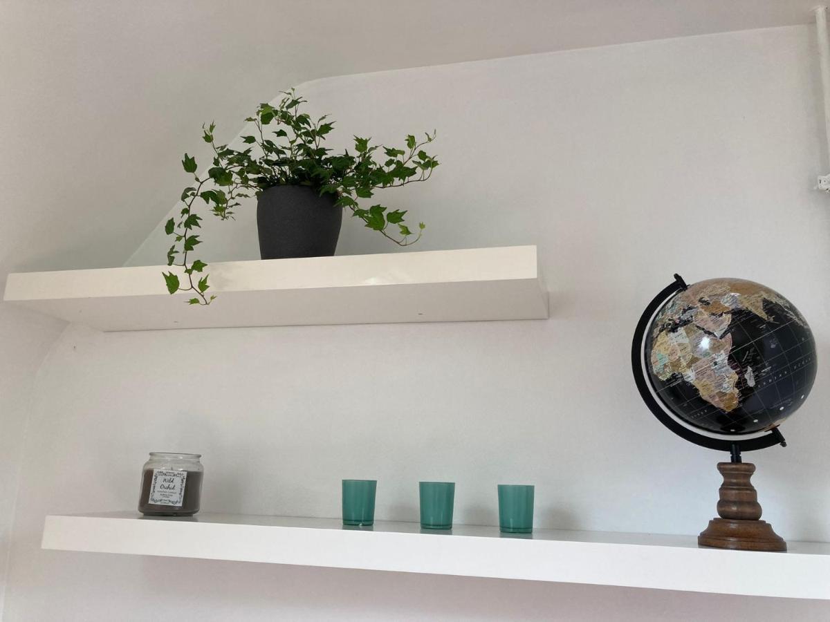 Rustig Appartement In Het Groen Met Terras Kontich Bagian luar foto