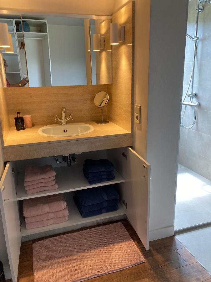 Rustig Appartement In Het Groen Met Terras Kontich Bagian luar foto