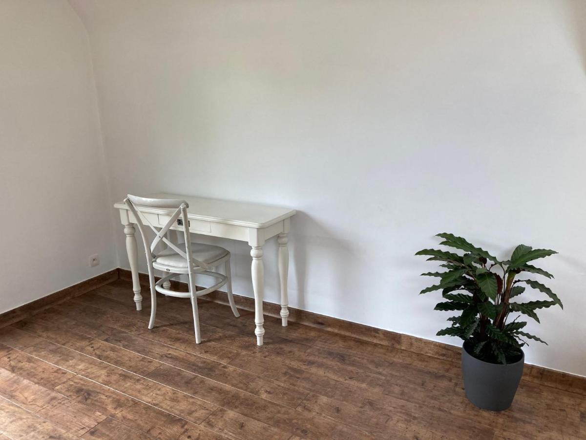 Rustig Appartement In Het Groen Met Terras Kontich Bagian luar foto